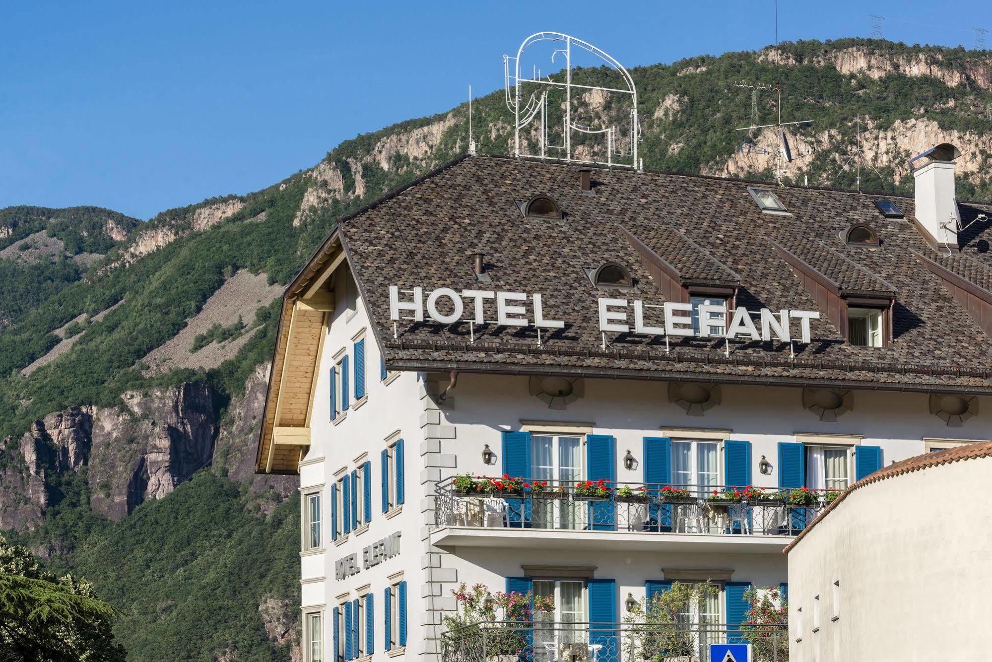 Hotel Elefant Ora / Auer Ngoại thất bức ảnh