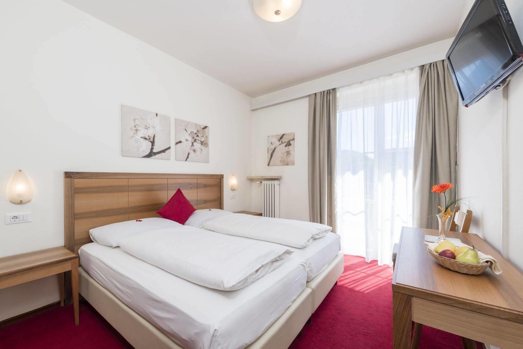 Hotel Elefant Ora / Auer Ngoại thất bức ảnh
