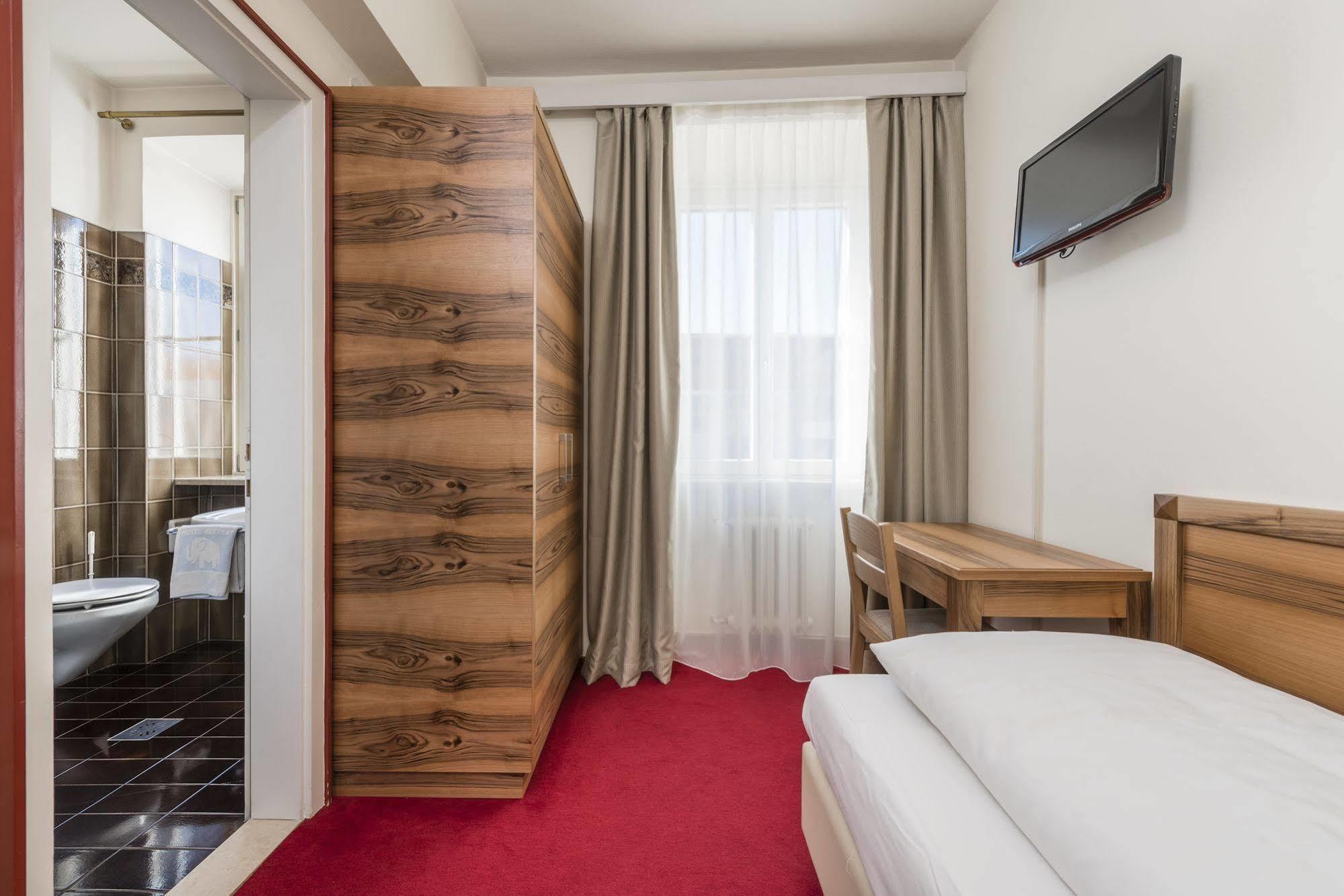 Hotel Elefant Ora / Auer Ngoại thất bức ảnh