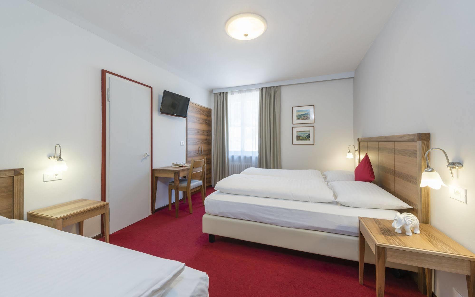 Hotel Elefant Ora / Auer Ngoại thất bức ảnh