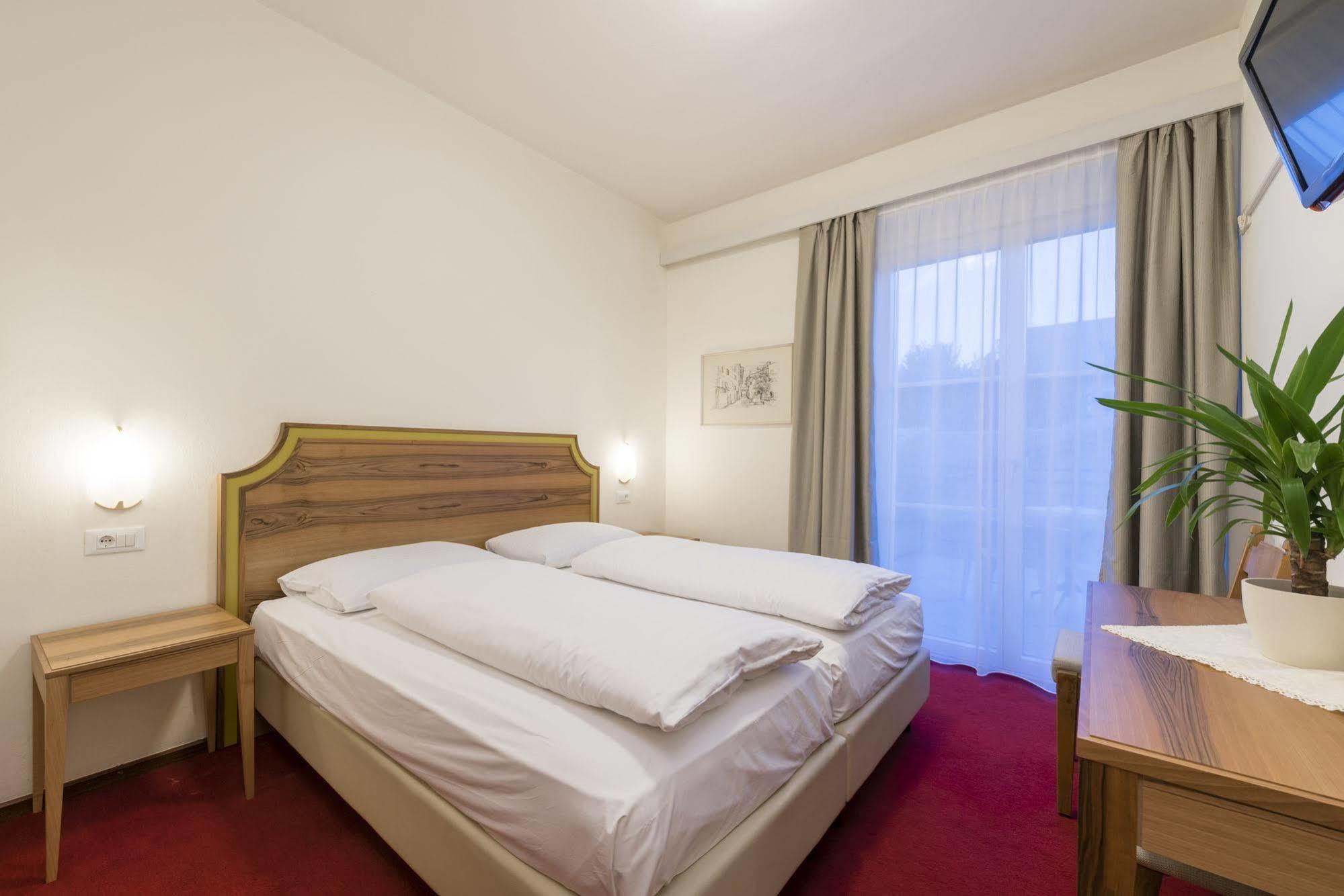 Hotel Elefant Ora / Auer Ngoại thất bức ảnh
